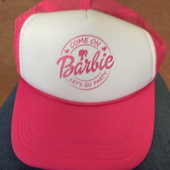 NWT- ⭐️ TWO DISNEY BARBIE 🩷
BEAUTIFUL EMBROIDERED BASEBALL CAPS - Picture 4 of 14
